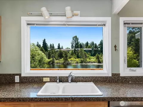 Kitchen - 516 72nd St SE, Everett, WA 98203 photo 2 of 5