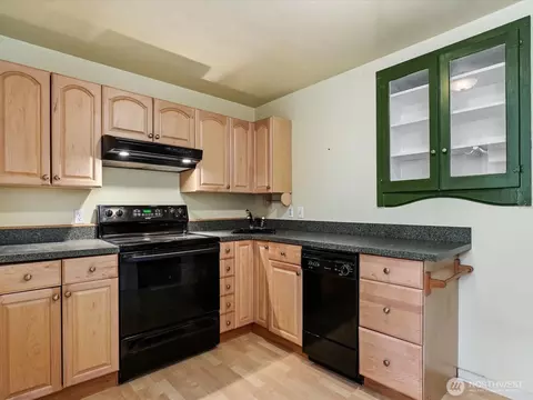 Kitchen - 516 72nd St SE, Everett, WA 98203 photo 5 of 5