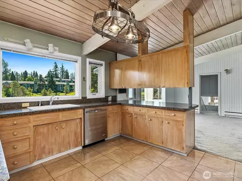 Kitchen - 516 72nd St SE, Everett, WA 98203 photo 1 of 5