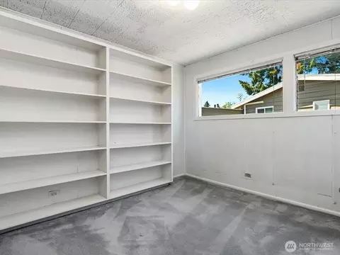 Bedroom - 516 72nd St SE, Everett, WA 98203 photo 4 of 5