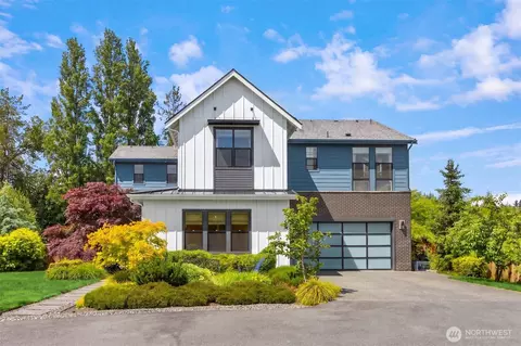 8701 NE Winslow Grove Ct, Bainbridge Island, WA 98110