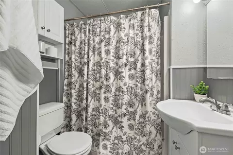 Bath - 1 E Mcgill Ave, Everett, WA 98208 photo 1 of 1