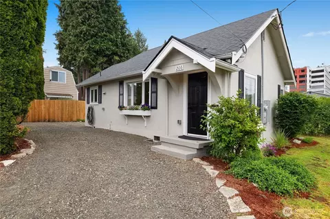 206 Hewitt Ave, Bremerton, WA 98337