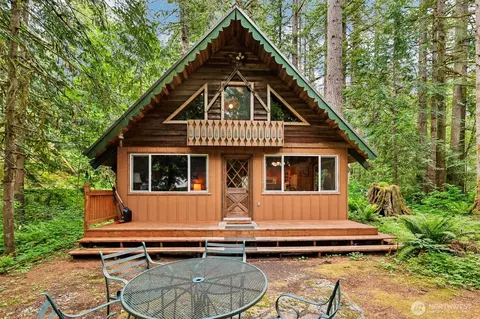 76114 NE 122nd St, Skykomish, WA 98288