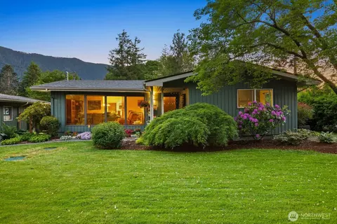 13317 424th Ave SE, North Bend, WA 98045
