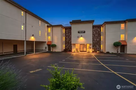 2625 13th Ave W #201, Seattle, WA 98119