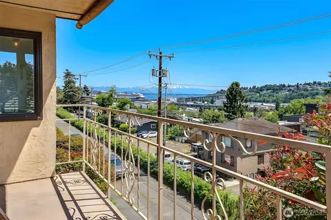 2625 13th Ave W #201, Seattle, WA 98119