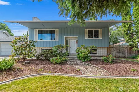 720 11th St NE, East Wenatchee, WA 98802