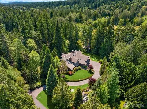 10199 Affirmed Ln NE, Bainbridge Island, WA 98110