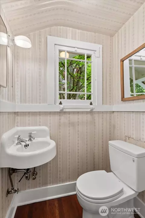Bath - 18608 101st Ave NE, Bothell, WA 98011 photo 1 of 2