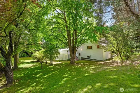 Exterior - 18608 101st Ave NE, Bothell, WA 98011 photo 8 of 10