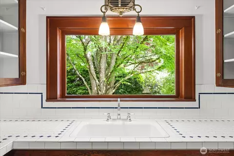 Kitchen - 18608 101st Ave NE, Bothell, WA 98011 photo 2 of 2