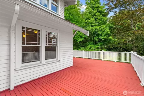 Exterior - 18608 101st Ave NE, Bothell, WA 98011 photo 6 of 10