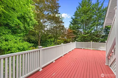 Exterior - 18608 101st Ave NE, Bothell, WA 98011 photo 4 of 10