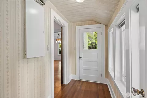 Entry Way - 18608 101st Ave NE, Bothell, WA 98011 photo 1 of 2