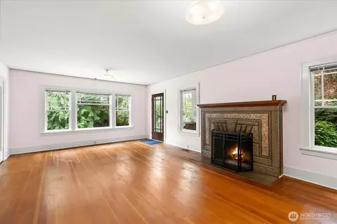 Living - 18608 101st Ave NE, Bothell, WA 98011 photo 2 of 5