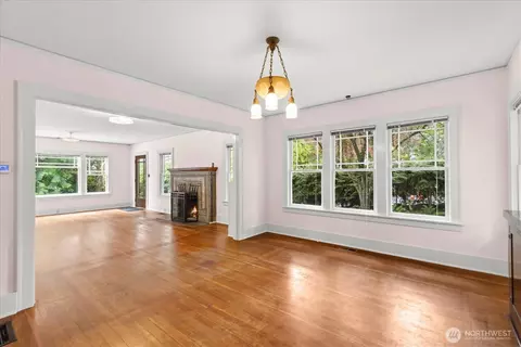 Living - 18608 101st Ave NE, Bothell, WA 98011 photo 4 of 5
