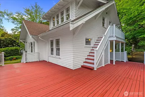 Exterior - 18608 101st Ave NE, Bothell, WA 98011 photo 5 of 10