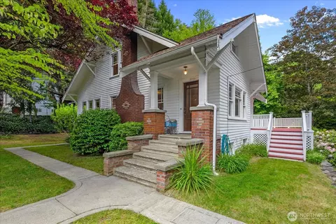 Exterior - 18608 101st Ave NE, Bothell, WA 98011 photo 2 of 10