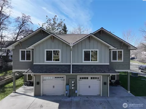 218 E Whitman Dr, College Place, WA 99324