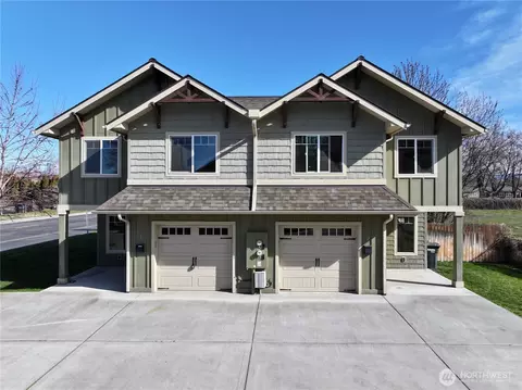 226 E Whitman Dr, College Place, WA 99324