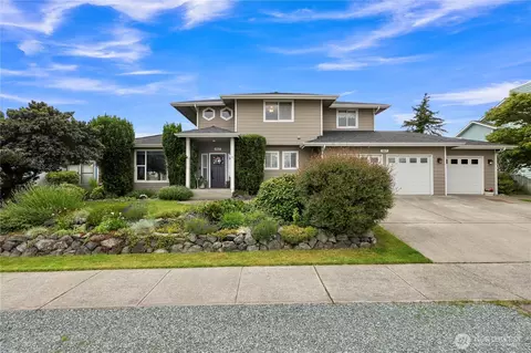 517 SW Dyer St, Oak Harbor, WA 98277