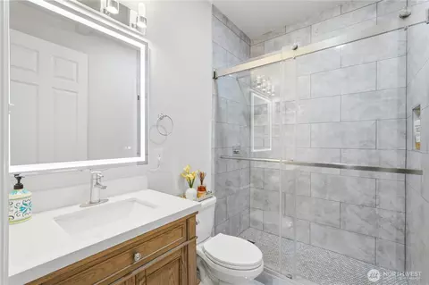 Bath - 17813 41st Dr SE, Bothell, WA 98012 photo 1 of 4