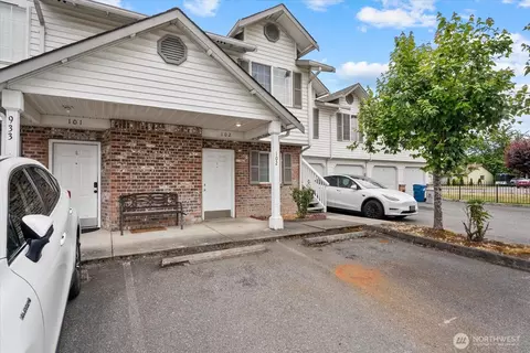 933 4th Ave N #102, Kent, WA 98032