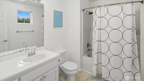 Bath - 923 183rd Pl SE, Bothell, WA 98012 photo 4 of 4