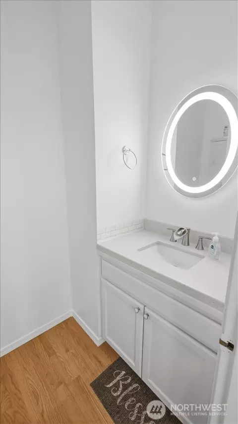Bath - 923 183rd Pl SE, Bothell, WA 98012 photo 1 of 4