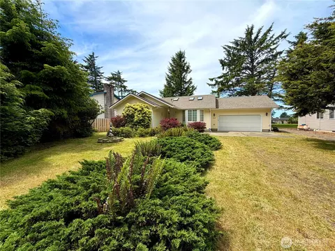 457 Dolphin Ave NE, Ocean Shores, WA 98569