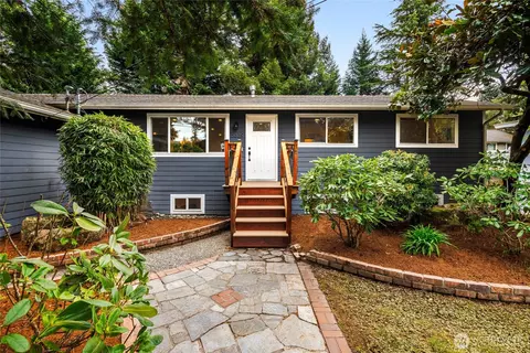 5839 NE 197th St, Kenmore, WA 98028