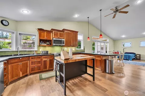 Kitchen - 400 Park Pl, Everett, WA 98203 photo 1 of 5