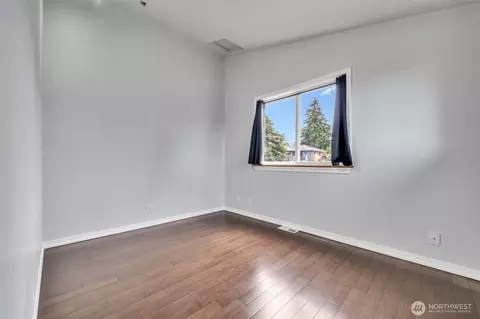 Bedroom - 400 Park Pl, Everett, WA 98203 photo 3 of 3