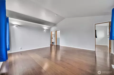 Living - 400 Park Pl, Everett, WA 98203 photo 4 of 6