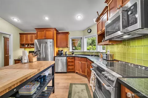 Kitchen - 400 Park Pl, Everett, WA 98203 photo 3 of 5