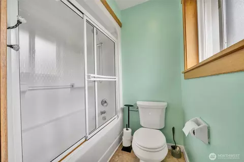 Bath - 400 Park Pl, Everett, WA 98203 photo 4 of 4
