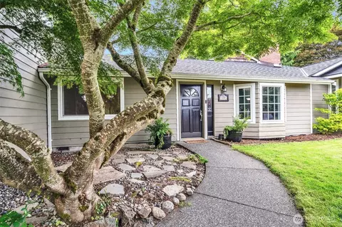 Exterior - 400 Park Pl, Everett, WA 98203 photo 1 of 9