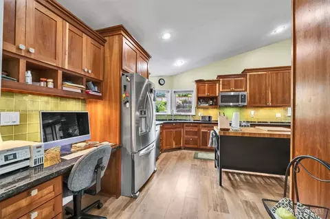 Kitchen - 400 Park Pl, Everett, WA 98203 photo 2 of 5