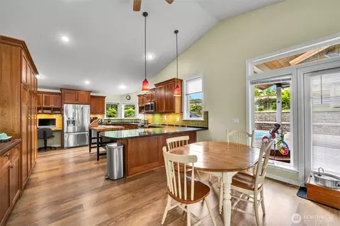 Kitchen - 400 Park Pl, Everett, WA 98203 photo 5 of 5