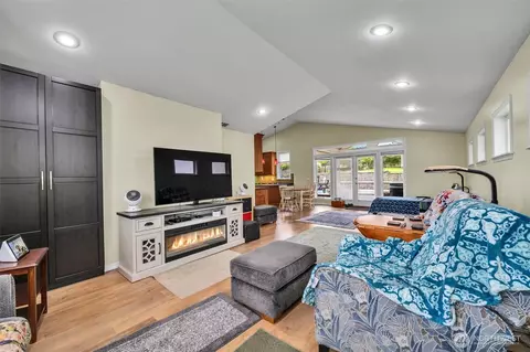 Living - 400 Park Pl, Everett, WA 98203 photo 2 of 6