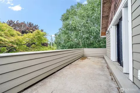 Exterior - 400 Park Pl, Everett, WA 98203 photo 4 of 9