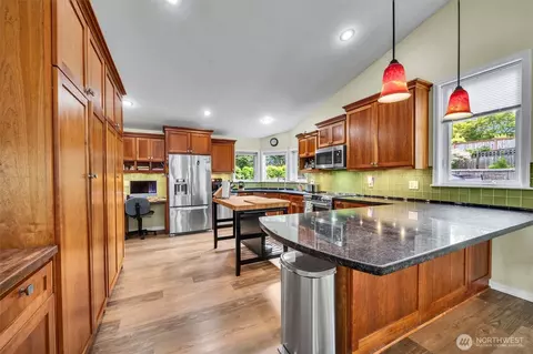 Kitchen - 400 Park Pl, Everett, WA 98203 photo 4 of 5