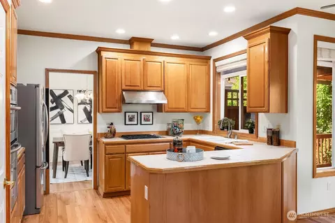 Kitchen - 18430 11th Dr SE, Bothell, WA 98012 photo 3 of 6