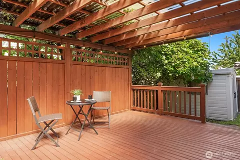 Exterior - 18430 11th Dr SE, Bothell, WA 98012 photo 5 of 7