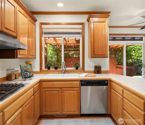 Kitchen - 18430 11th Dr SE, Bothell, WA 98012 photo 2 of 6
