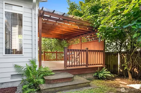 Exterior - 18430 11th Dr SE, Bothell, WA 98012 photo 6 of 7