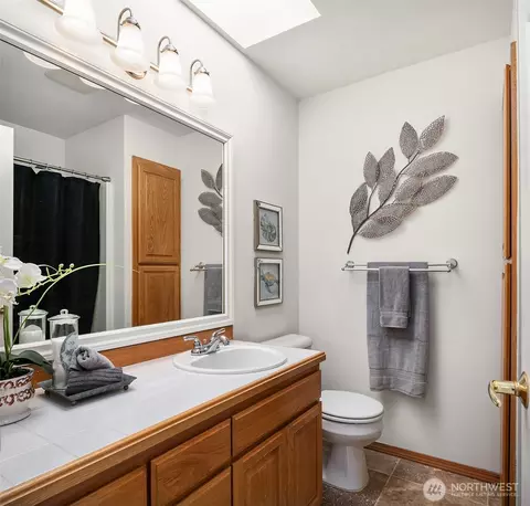 Bath - 18430 11th Dr SE, Bothell, WA 98012 photo 4 of 4