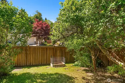 Exterior - 18430 11th Dr SE, Bothell, WA 98012 photo 7 of 7
