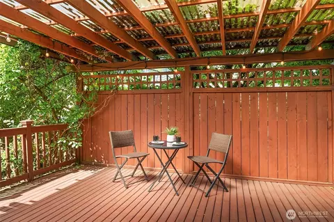 Exterior - 18430 11th Dr SE, Bothell, WA 98012 photo 4 of 7